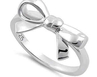 Anello Chevalier Da Donna In Argento E Zirconi Con Lettera Incisa