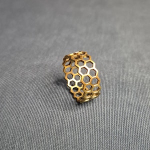 Messing Wabenring - Minimalistischer Schmuck - Zierlicher Ring - Bienen Ring - Ring für Sie - Geometrischer Ring, Abschlussgeschenk, Hexagon Form Bandring
