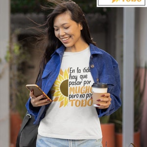 Camisa de Girasol En la vida hay que pasar por Mucho pero no por Todo