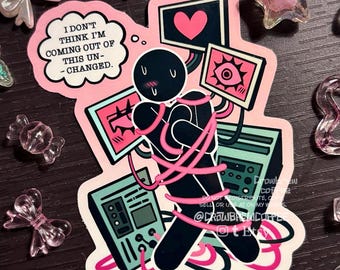 Puede incluir: Una pegatina troquelada con una figura de palo negra envuelta en cables rosas, rodeada de monitores de ordenador de color verde azulado que muestran un corazón y un ojo. Un bocadillo dice: I DON'T THINK I'M COMING OUT OF THIS UN-CHANGED.
