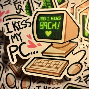 「I Kiss My Computer」3インチ光沢防水ビニールステッカー