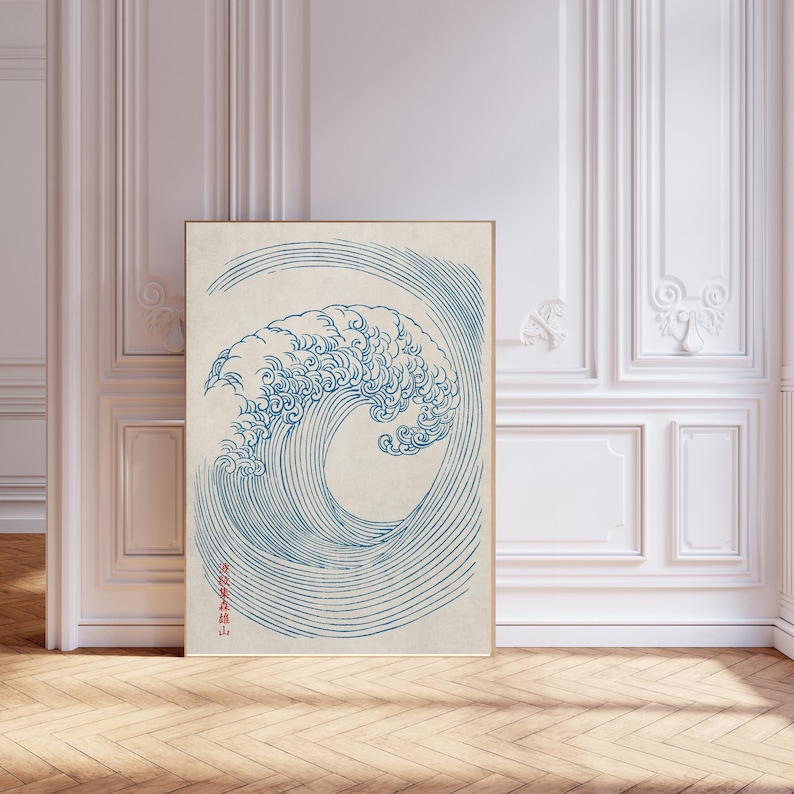 Puede incluir: Una ilustraci&oacute;n azul y blanca de una gran ola rompiendo. La ola est&aacute; dibujada en un estilo detallado y arremolinado. El texto "神奈川沖浪裏" est&aacute; escrito en kanji rojo en la parte inferior de la imagen.