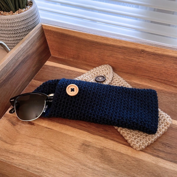 Crochet Sunglasses Pouch with Wood Button