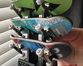 Stojak ekspozycyjny na Tech Deck - stojak na mini deskorolki.