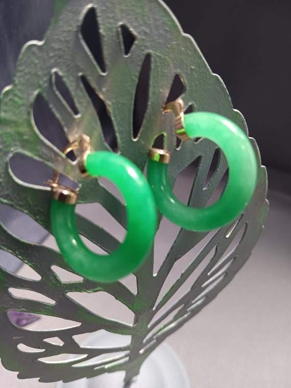 Vintage 14k Apple Green Jade Circle Bar Earrings. 