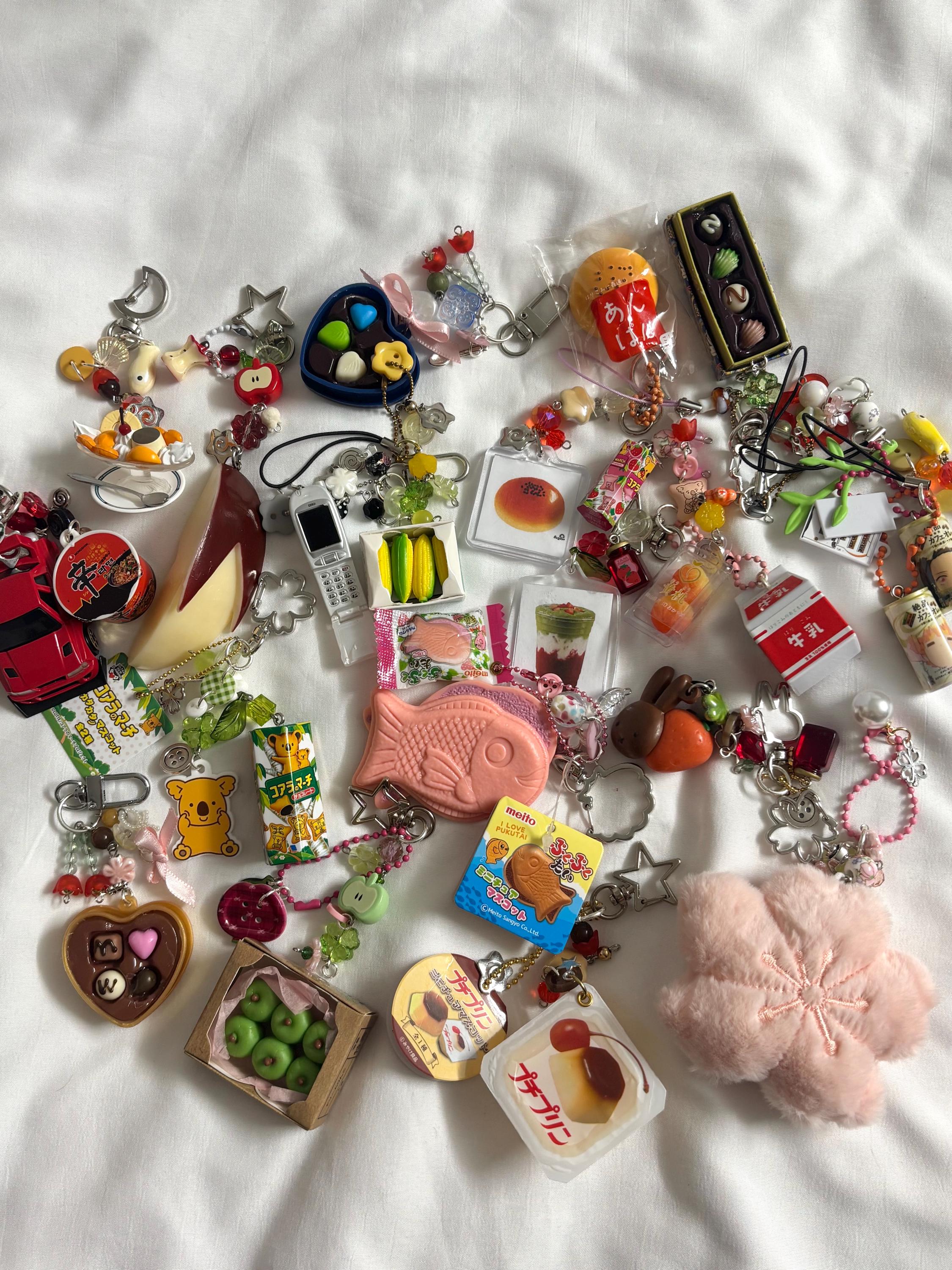 Gashapon trinkets - Etsy 日本