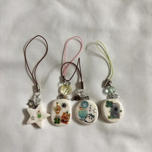 Clay Sticker Trinket Perlen Handy Armband, Schlüsselanhänger, Kawaii Trinket Accessoire, Brot, Parfait, Matcha, Dorayaki, Melon Soda, Klee