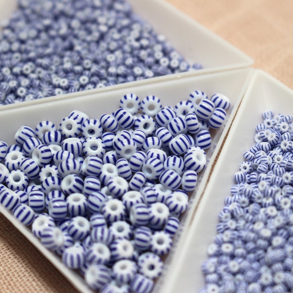 Preciosa Perlen Striped, Blau weiß gestreifte Perlen, Preciosa 03331, Striped Seed Beads, 10 Gramm, Perlen Größe 5/0, 9/0, 10/0, Perlen blau