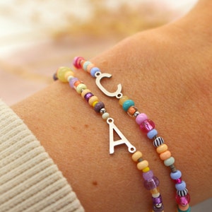 Perlenarmband mit Buchtstaben aus Edelstahl, Buchstaben Armband, silbernes Armband, Geschenk Muttertag, Freundschaftsarmband Initiale