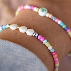 Perlenarmband Perlmutt, Armband Smiley, Armband Goldperlen, personalisiertes Armband, Geschenkidee Freundin, Armband Pastell, Armband Gold