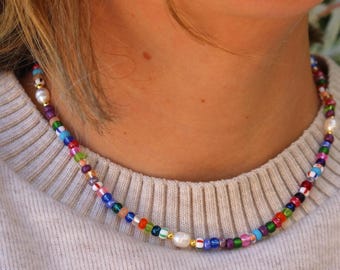 Gargantilla de perlas de colores con auténticas perlas de agua dulce y cuentas de oro, collar de perlas de colores, collar de perlas cultivadas, joyería para festivales