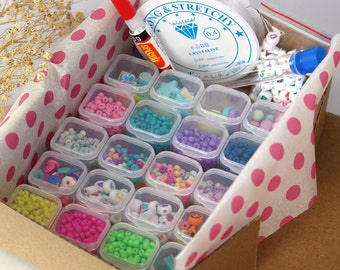 Gran kit de abalorios para manualidades con cuentas de semillas, colorido kit de joyería con cuentas y caritas sonrientes, caja con muchos accesorios, versión divertida.
