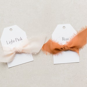 Ensemble d'échantillons de rubans en mousseline sur carte, idéal pour les photographes, les mariées, les invitations de mariage, la photographie flatlay