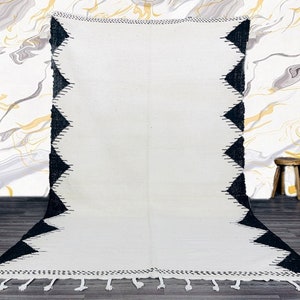 Berber Moroccan Costum rug - Moroccan Woolen carpet - New Azilal rug - Beni ouarain style - New Beni ouarain rug - fine berber rug