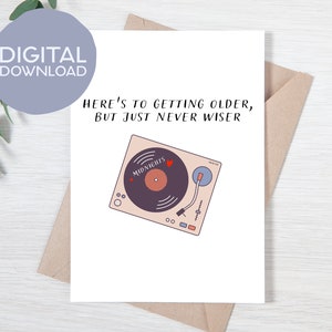 Tarjeta de cumpleaños imprimible de Taylor Swift Older Just Never Wiser / Descarga instantánea / Happy Birth-Tay, Midnights Anti-Hero / Tarjeta 5x7 para Swiftie