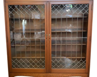 1910 Globe Wernicke Double-Door Leaded Glass Bookcase