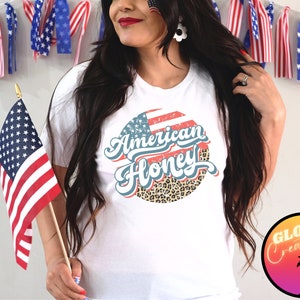 アメリカンハニーシャツ、独立記念日シャツ、レトロ、アメリカ、愛国的なシャツ、独立記念日Tシャツ、レトロUSA、メモリアルデー、アメリカンママシャツ