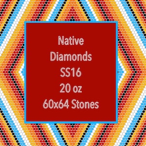 以下が含まれることがあります： 白い文字が書かれた赤い正方形。テキストは「Native Diamonds SS16 20 oz 60x64 Stones」です。正方形は青い枠で囲まれており、カラフルな幾何学模様の背景に置かれています。