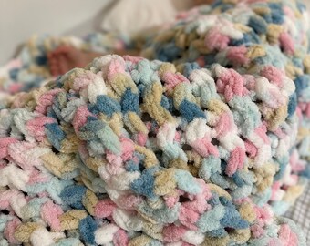 Chunky Blanket Throw 100 % handmade Blanket, Trending Now Home Decor Birthday Or Mothers Day Gift