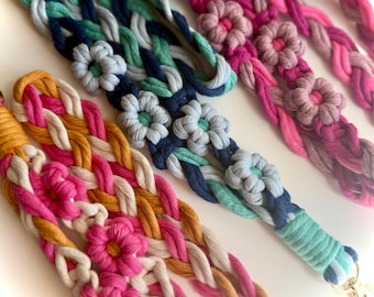 Lanière de fleurs en macramé, porte-clés d'identification de marguerite de printemps, personnalisé