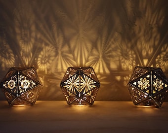 Lampe d’ombre en bois, décor mandala pour étagère, lanterne géométrique, lumière de table de nuit sans fil, prisme D20, lampe de table en bois, décor en bois pour bureau