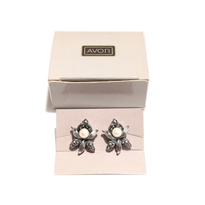 Vintage 90s Avon earrings Victorian faux pearl and marcasite 1992 Romantic Blossom silver tone coquette jewelry original box