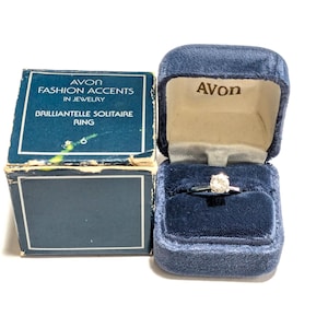 Vintage 70s Avon ring sterling silver Brilliantelle Solitaire  Engagement style Wedding engagement round cut size 6 Original Box 1979
