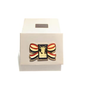 Vintage 80s Avon Statue of Liberty pin 1981 American flag brooch Patriotic Independence Day Fourth of July USA jewelry original box
