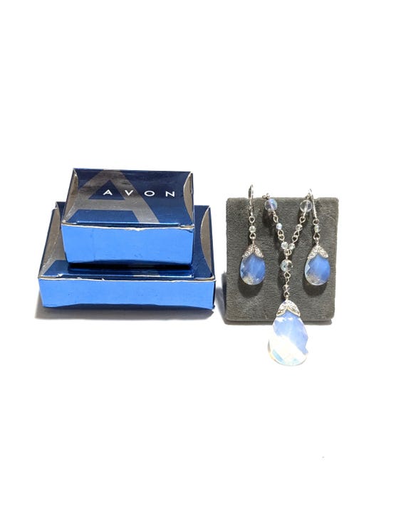 Vintage Y2K Avon Necklace & Earrings Set: Iridescent Opal Beads, Silver Tone