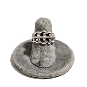 Vintage 70s Avon ring silver tone French Filigree 1977 scrolls band dome open work