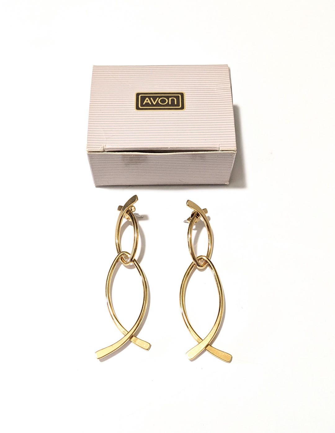 Boucles D'Oreilles Vintage Avon - Métal Doré Courbé Entrelacé - Bel État - Signées