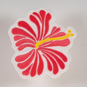 Parche termoadhesivo bordado de hibisco rosa