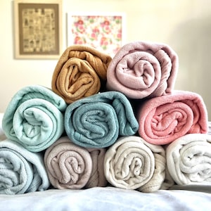 Toalla con capucha para bebé personalizada y bordada, toalla con nombre de bebé bordado, toalla con capucha para bebé personalizada Cloud Island™, toalla con nombre de bebé personalizada