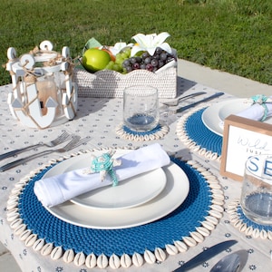 Seashell Trimmed Rattan Placemat – Handwoven Coastal Table Mat for Parties, Beach Weddings, Boho Dining Decor, Handmade Charger Plate