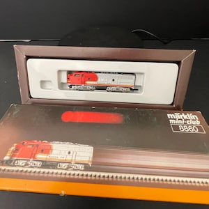 Vintage Marklin Mini-Club 8860 Santa Fe Z Scale Model Train Locomotive, Toy Train, Made in West Germany In Box w/ Info Paper