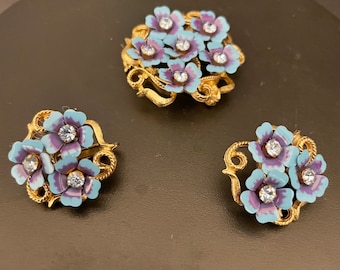 VTG Retro Forget Me Not Flower Set Brooch Pendant And Clip On Earrings By Avon Love Blossom Collection Blue Enamel Flowers And Crystals S2