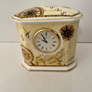 Horloge de bureau vintage Wedgewood Atlas Collection, horloge de précision Seiko en porcelaine tendre, thème nautique avec boussole, bureau, cheminée ou étagère