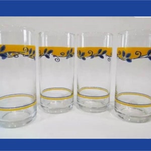 4 Retro Corelle  Casa Floral 16oz Drinking Glasses, Vintage Grannycore Tumblers Decorated with A Yellow And Blue Design
