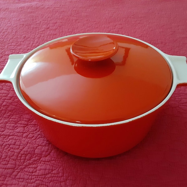 Mid-Century Copco Michael Lax Design ( Denmark) Enameled Cast Iron 4 1/2 Quart Duch Oven .Near Mint / Mint Condition!