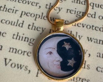 Vintage Moon Pendant Necklace – Gold Chain with Whimsical Moon and Stars Illustration, Epoxy Resin Finish, Celestial Jewelry Gift , Fairy