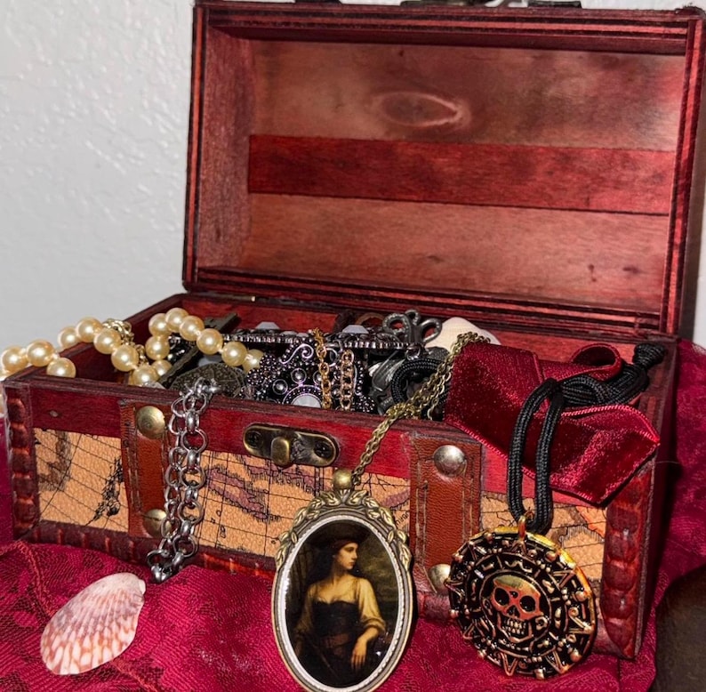 Pirate Treasure Jewelry Box – Chest With Vintage-inspired Charms ...