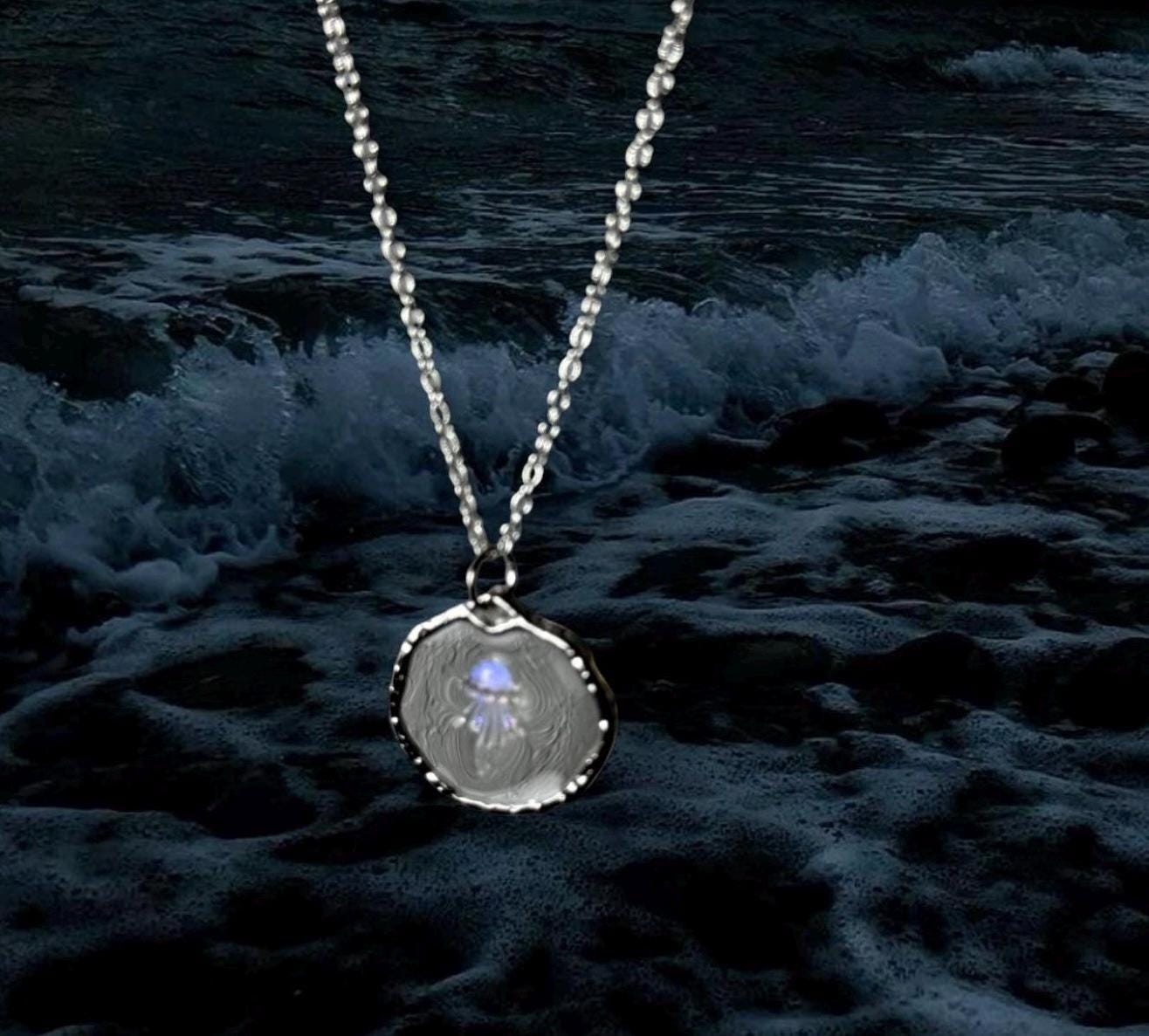 Jellyfish Resin Necklace – Handmade Pendant with Realistic Jellyfish in Clear Resin – Adjustable Chain – Ocean , Mermaid , Sea, Summer