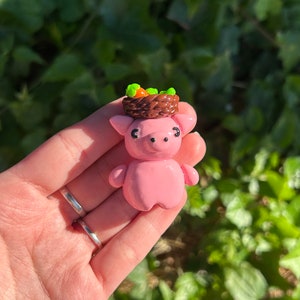 Veggie Pig | Polymer clay pig | pig keychain |handmade item | desk friend