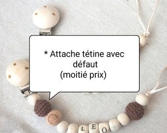 Attache tétine avec defaut