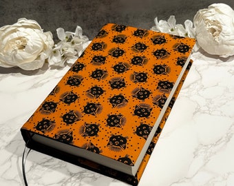 Couverture de livre en tissu réglable : pochette de livre avec marque-page en ruban - Salem