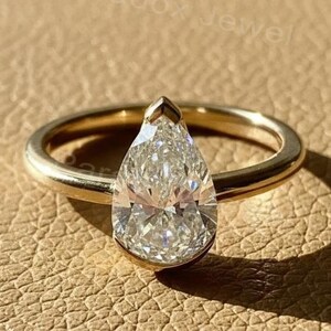 Bague de fiançailles en moissanite véritable taille poire, serti demi-cloître