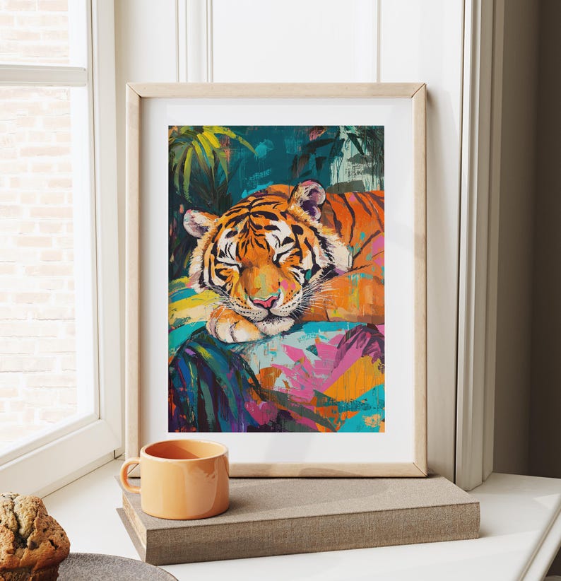Konsttryck med sovande tiger: Maximalistisk djungelväggdekoration bild 7