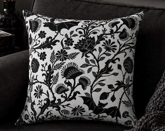 Floral Bat Venus Flytrap Gothic Spun Polyester Square Throw Pillow