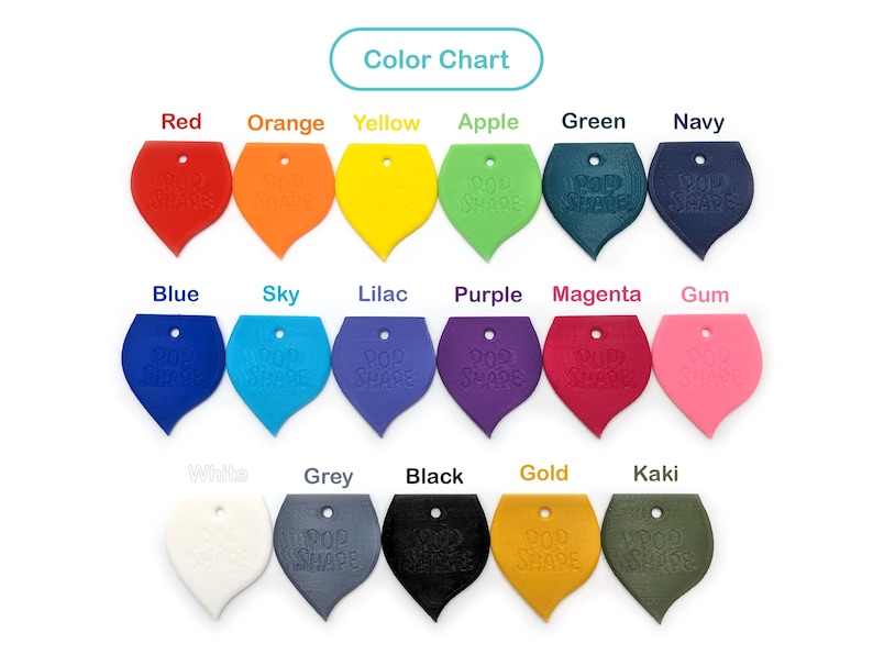 Puede incluir: Carta de colores que muestra 15 colores diferentes de dijes de silicona en forma de hoja. Los colores son rojo, naranja, amarillo, verde manzana, verde, azul marino, azul, azul cielo, lila, morado, magenta, chicle, blanco, gris, negro, dorado y kaki.
