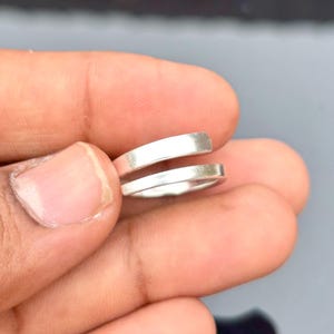Hamrad justerbar tåring i sterlingsilver: Dubbelbands-midiring